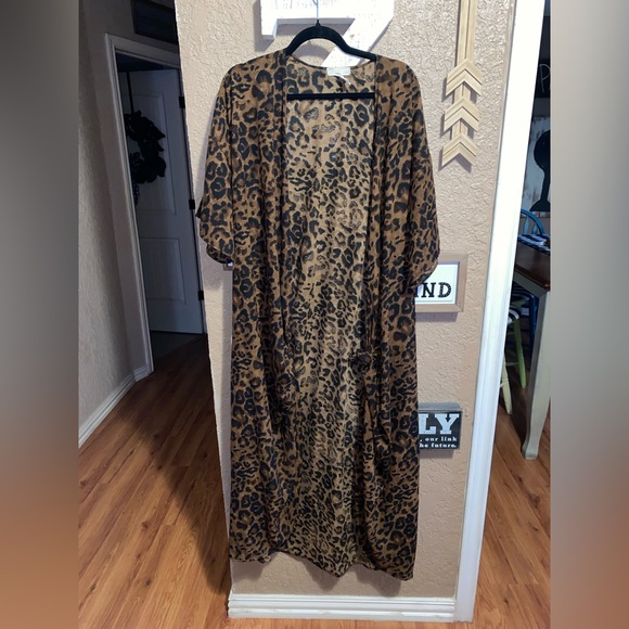 Turquoise Haven Women’s Leopard Long Kimono Size Small/Medium EUC - Picture 1 of 2